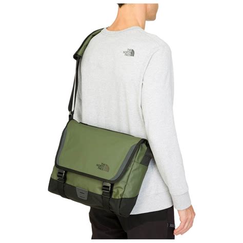 Outdoor Messenger Bag .